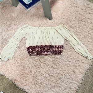 Cute cropped off the shoulder shirt 💗